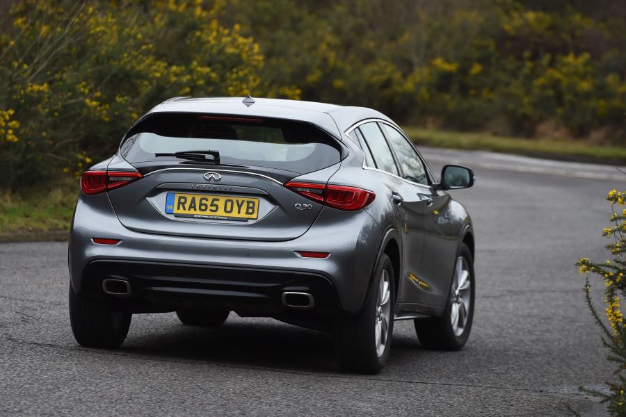  Infiniti Q30 1.6t 2016 года  (UK) (фото 7 из 7)
